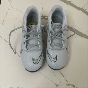Nike women’s Gray Athletic Shoes